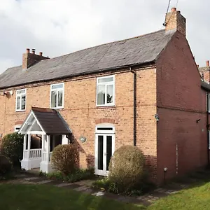 bretton-house-farm-retreat-with-yoga-studio.hotelsin-chester.com/